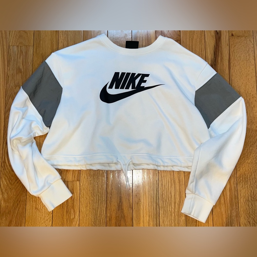 Cropped Nike Sweatshirt